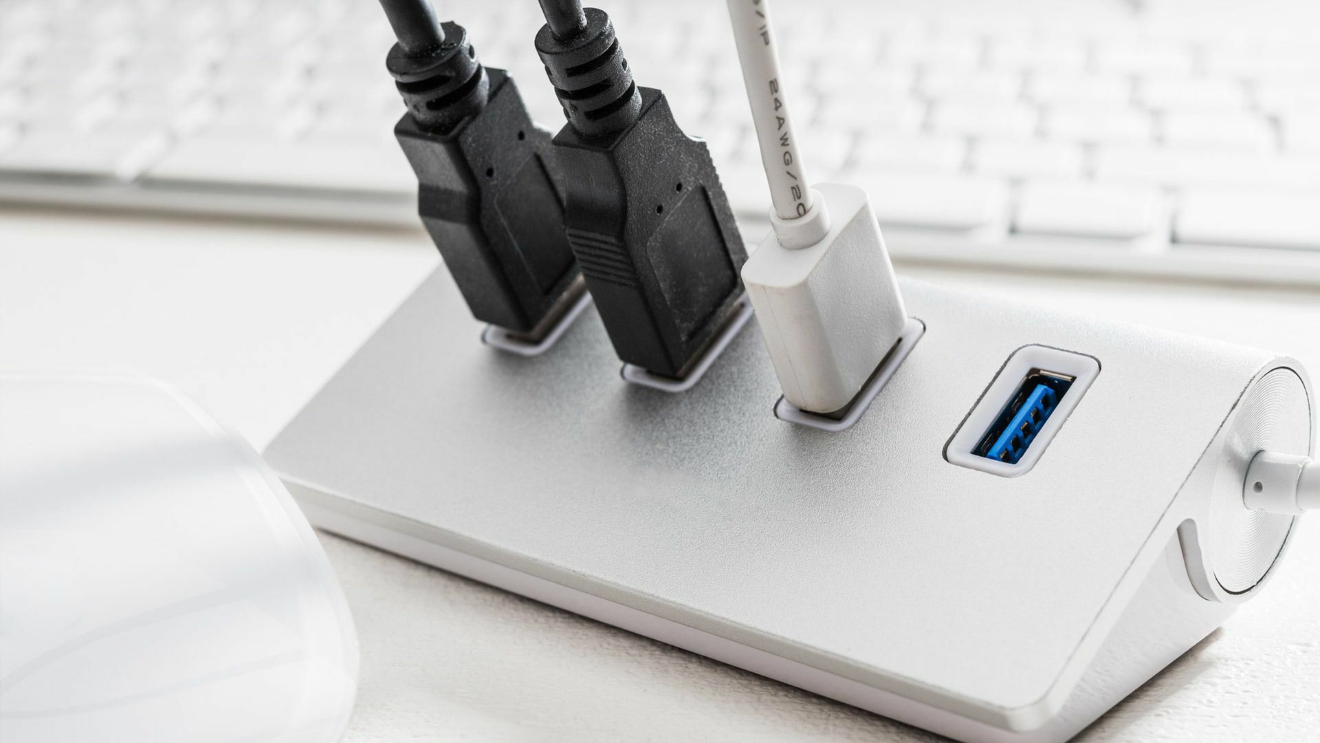 USB-HUB mit Kabeln